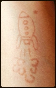 Henna rocket ship